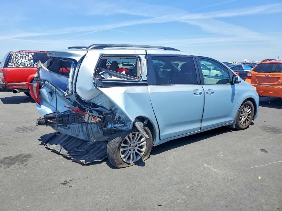 2017 Toyota Sienna xle 8-passenger