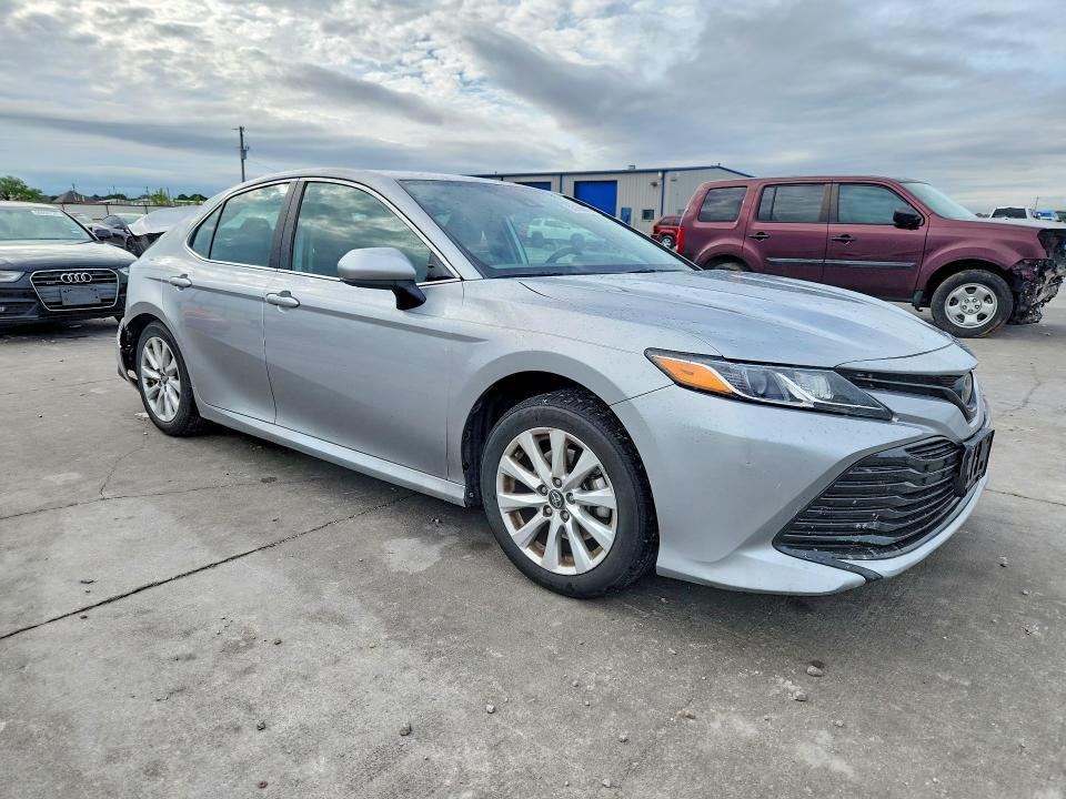 2020 Toyota Camry le
