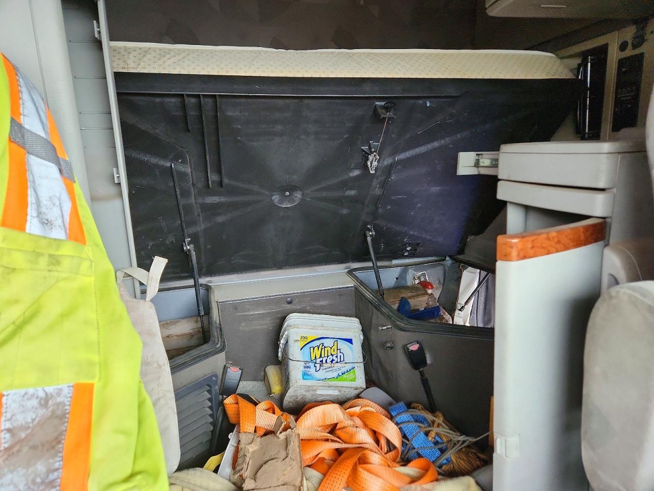 2007 Volvo VNL Semi Truck