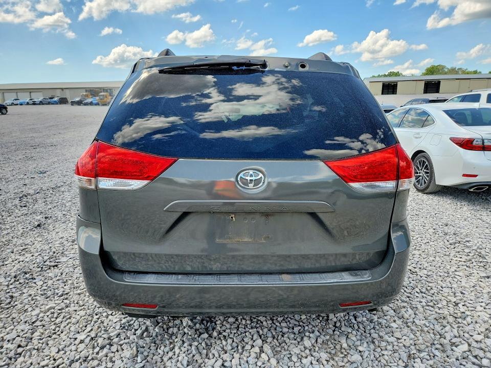 2011 Toyota Sienna le