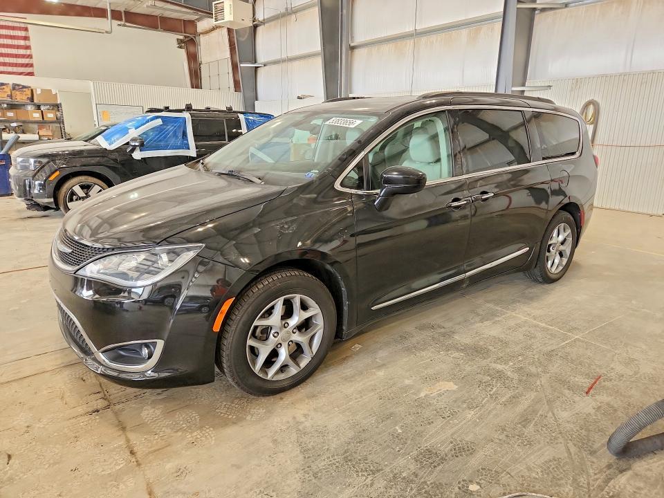 2017 Chrysler Pacifica Touring l