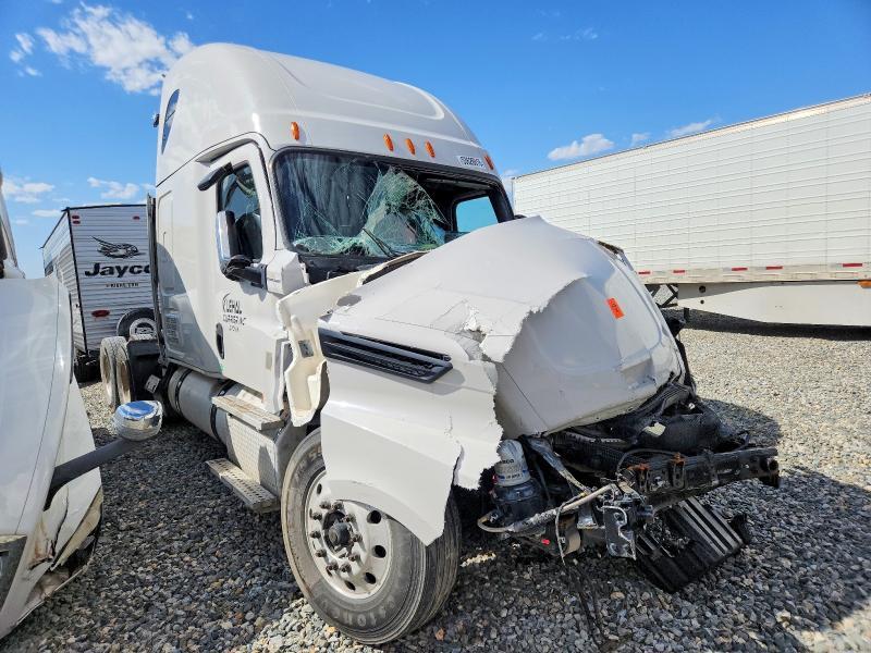2019 Freightliner Cascadia 126 Semi Truck