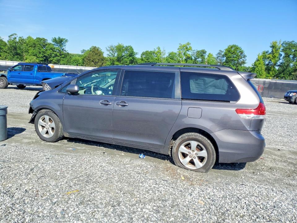 2012 Toyota Sienna le