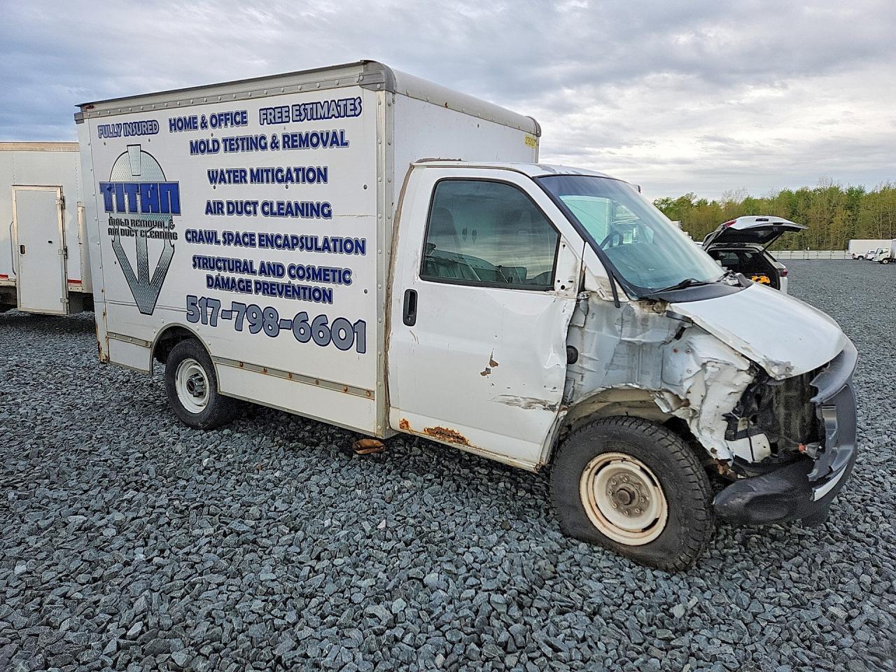 2001 GMC Savana BOX Truck