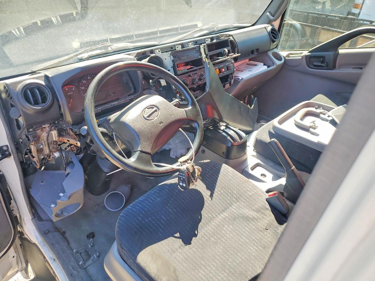 2017 Hino 195