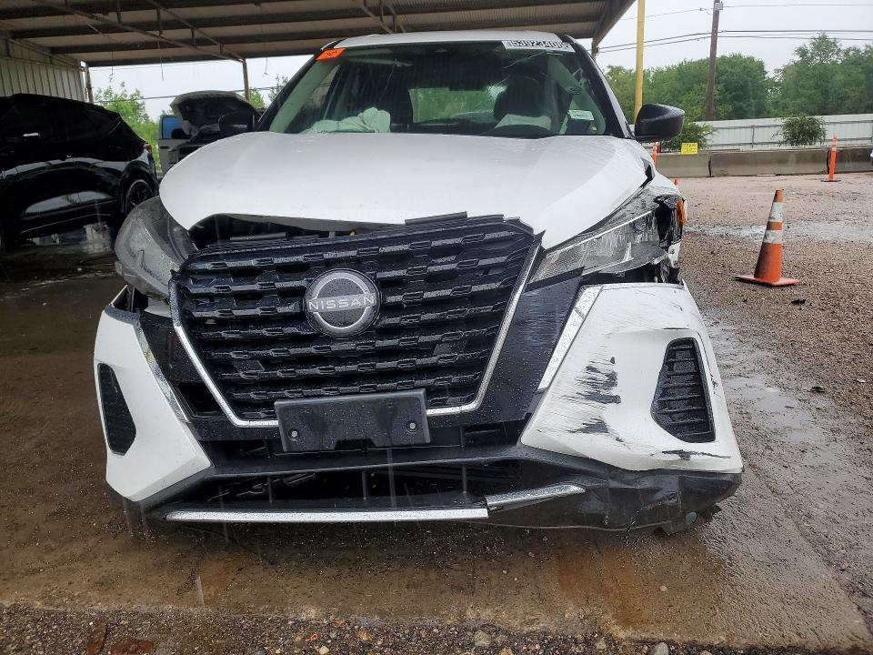 2022 Nissan Kicks s