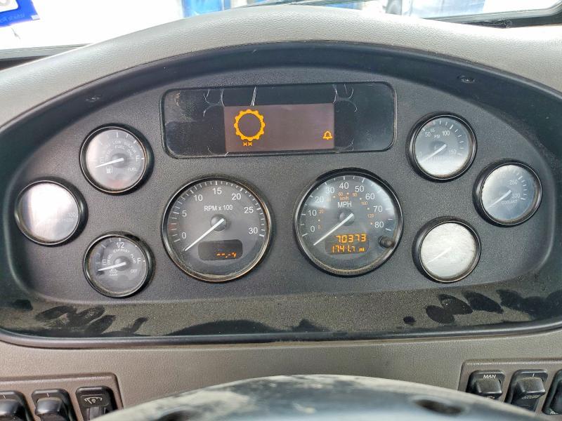 2017 Peterbilt 348 Semi Truck