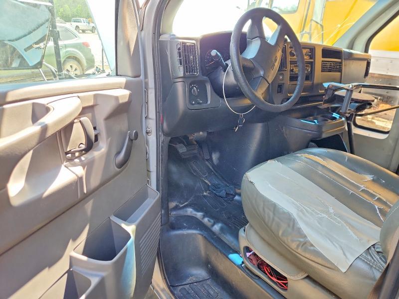 2003 GMC Savana Shuttle Bus
