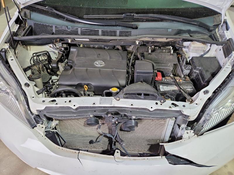 2011 Toyota Sienna le