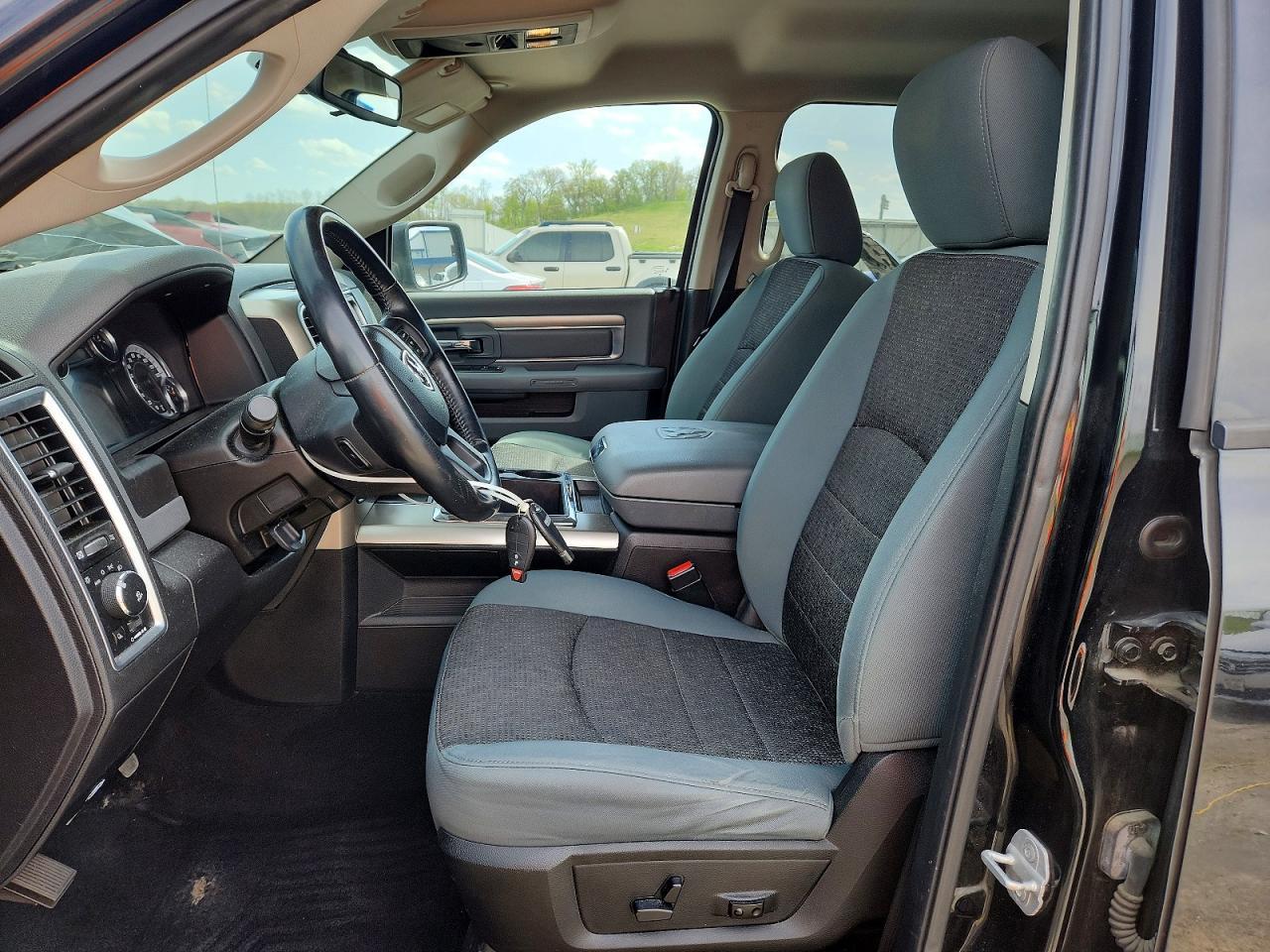 2013 Dodge RAM 1500 SLT