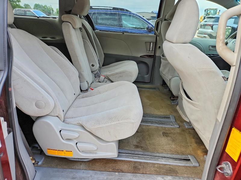 2011 Toyota Sienna le