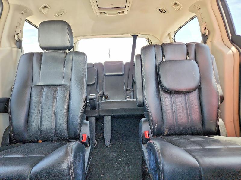2013 Chrysler Town & Country Touring l