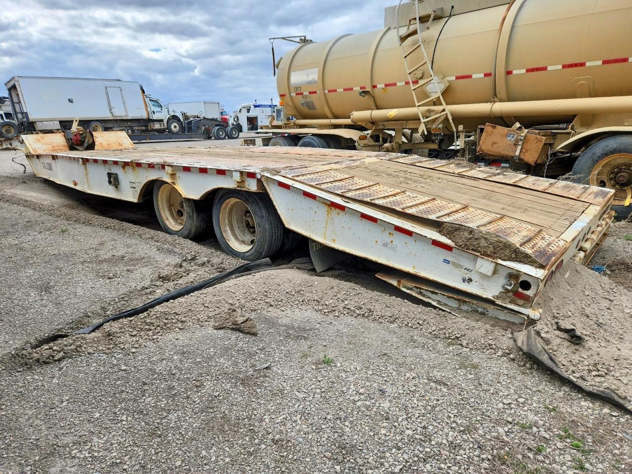 2013 Trail-Eze 2023 Dakota Lowboy Equipment Trailer