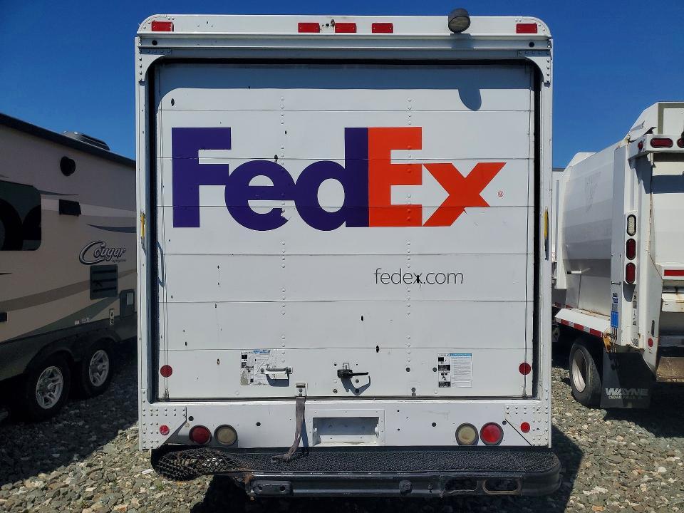 2008 Workhorse Custom Chassis W42 Delivery Truck