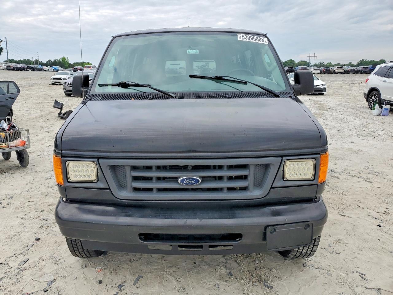 2004 Ford Econoline E350 Super Duty Wagon