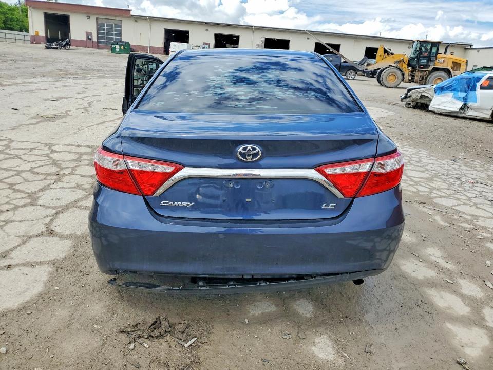 2015 Toyota Camry le