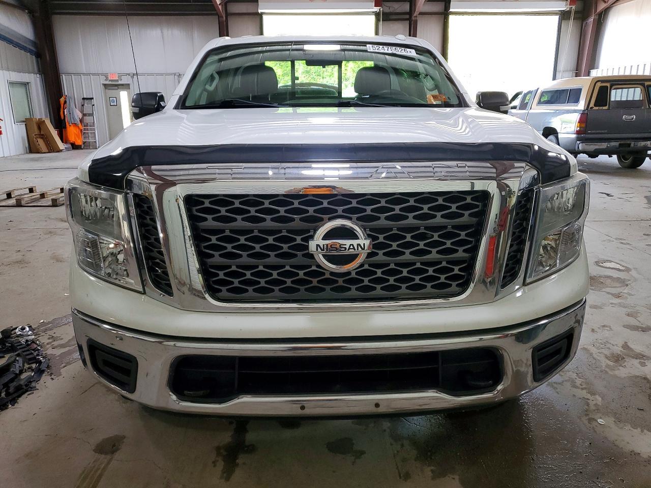 2021 Niss Titan SV
