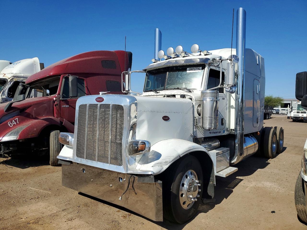 2009 Peterbilt 388 Semi Truck