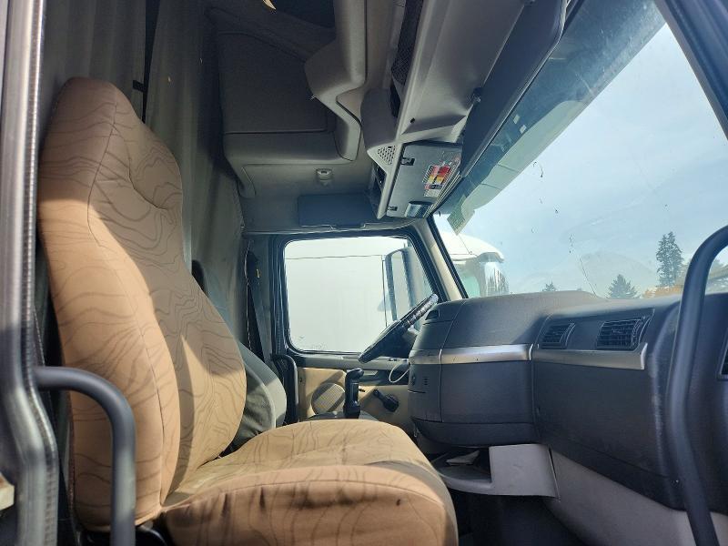 2011 Volv O VNL Semi Truck