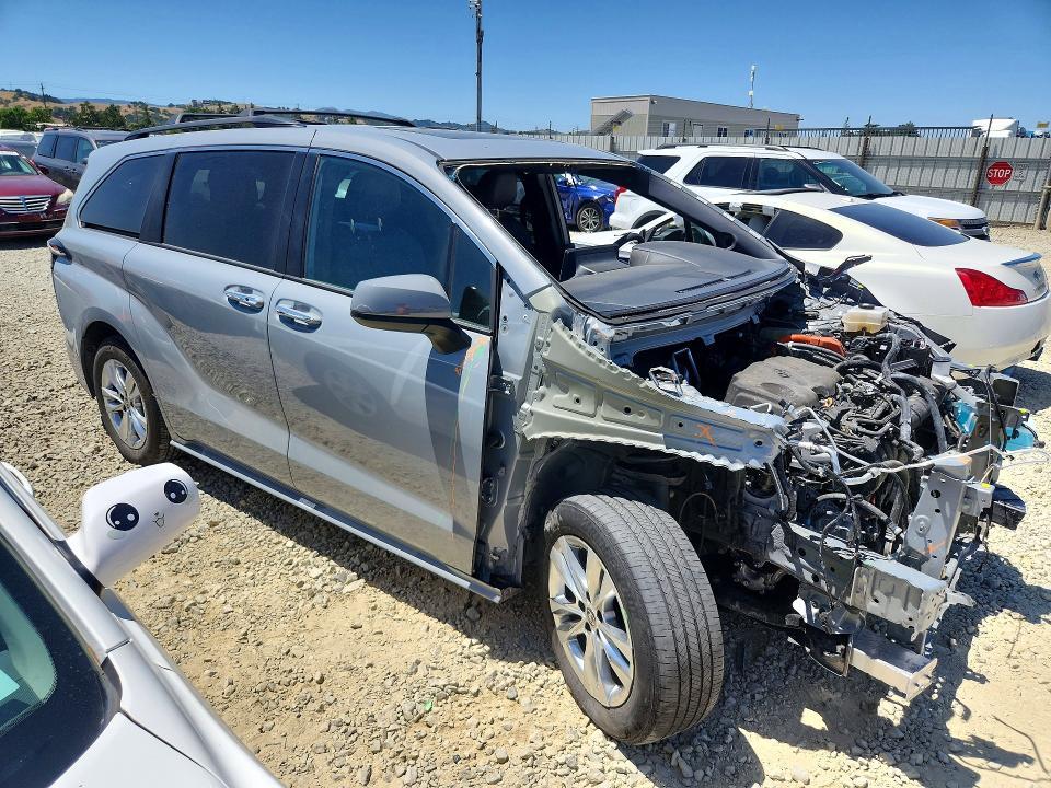 2022 Toyota Sienna xle