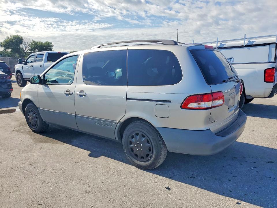 2001 Toyota Sienna le