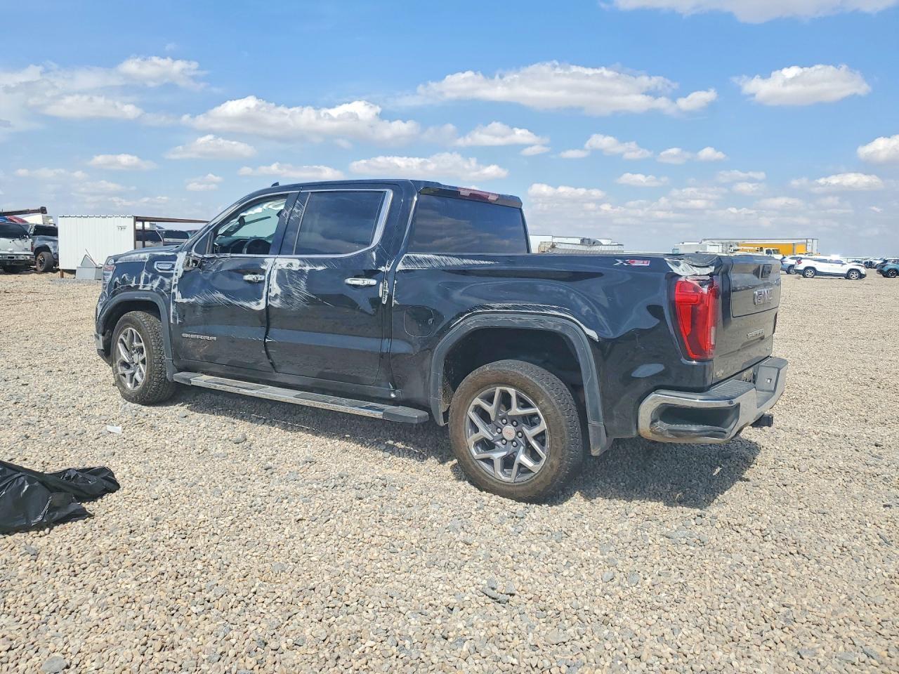 2025 GMC Sierra K1500 SLT