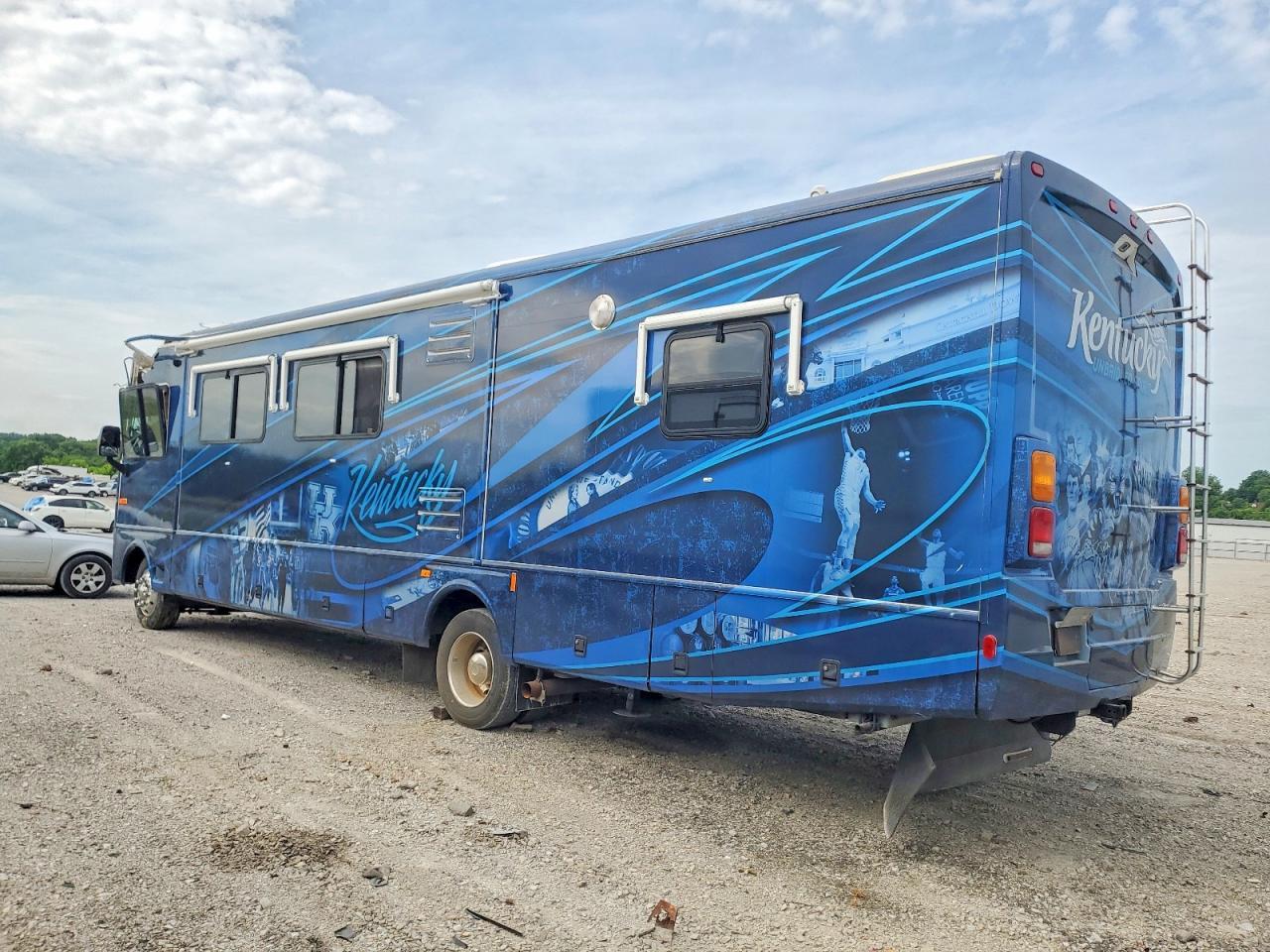 2005 Workhorse Custom Chassis W22 Camper