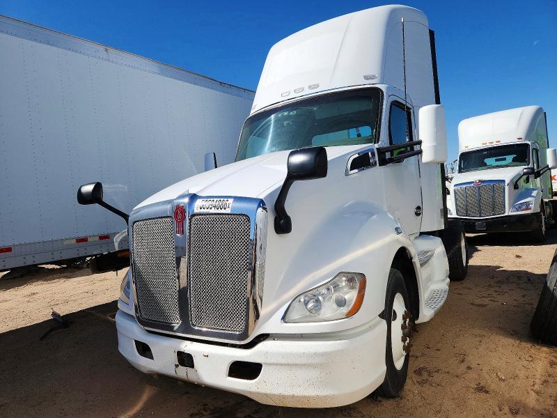 2015 Kenworth T680 Semi Truck