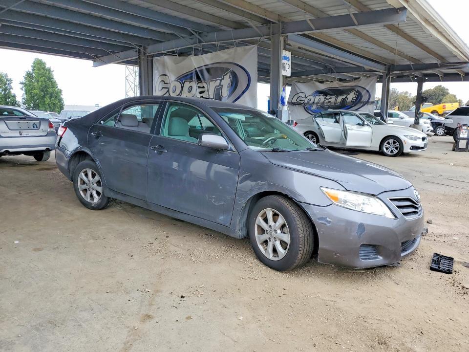 2011 Toyota Camry le