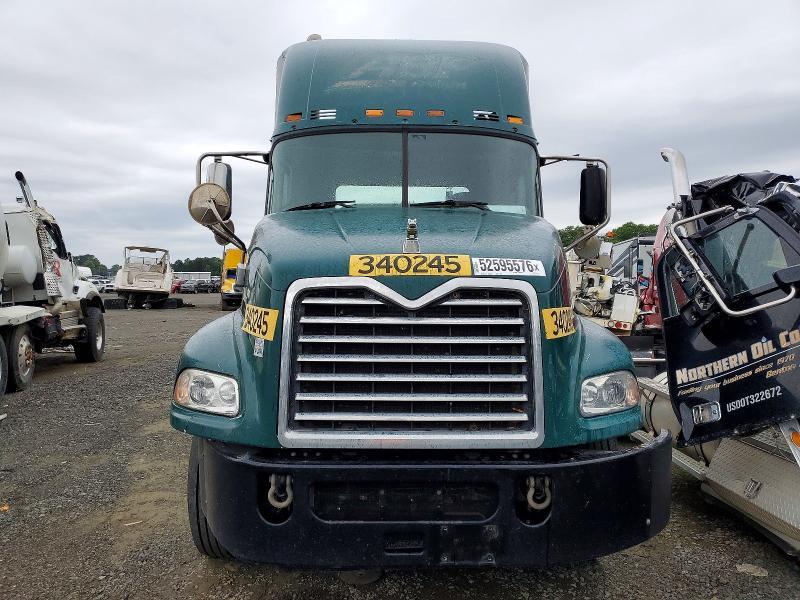 2015 Mack CXU612 Semi Truck