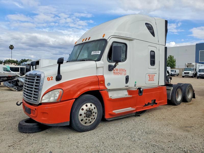 2015 Freigliner 2015 Freightliner Cascadia Semi Truck