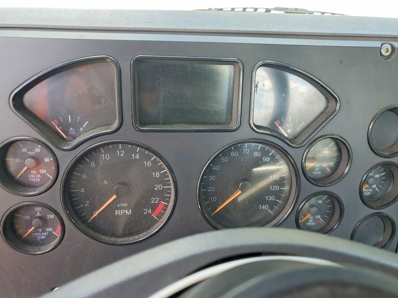 2017 Mack CXU612 Semi Truck