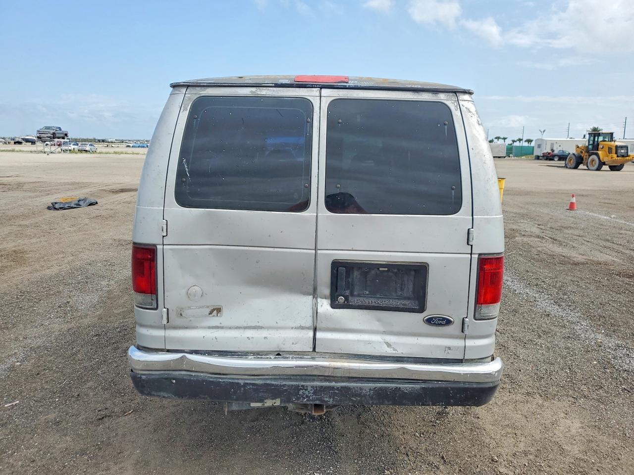 2002 Ford Econoline E350 Super Duty Wagon