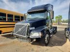 2000 Volvo VNL Semi Truck