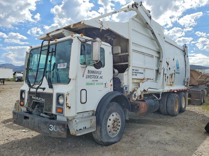 2002 Mack MR688P Refuse Truck