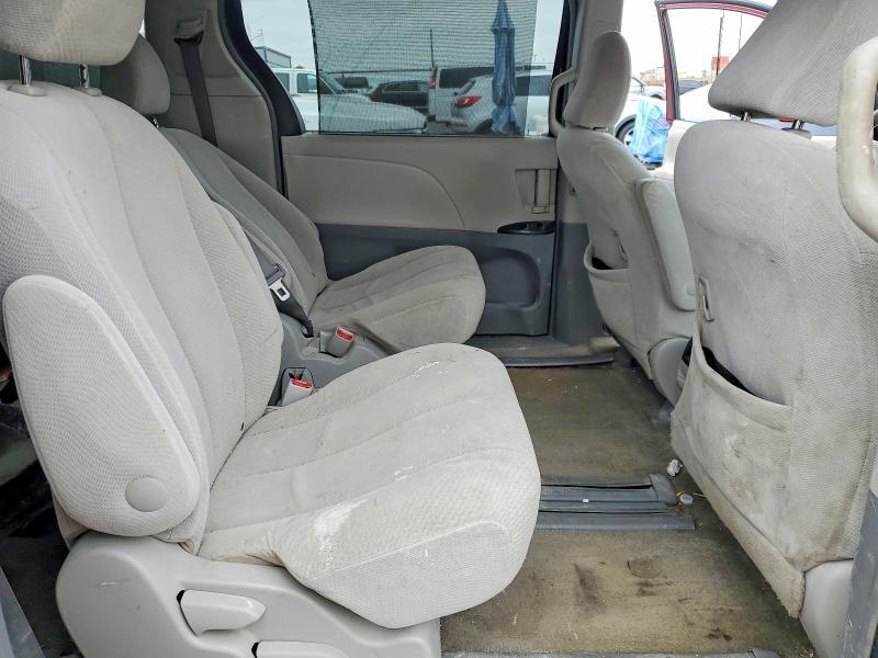 2013 Toyota Sienna le