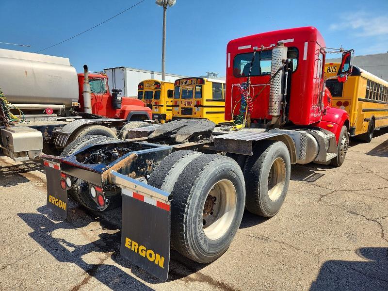 2015 Peterbilt 385 Semi Truck