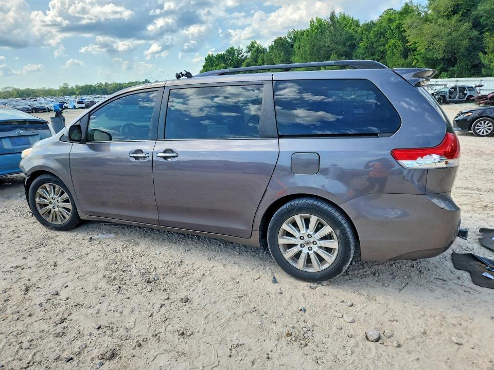 2011 Toyota Sienna Limited 7-passenger