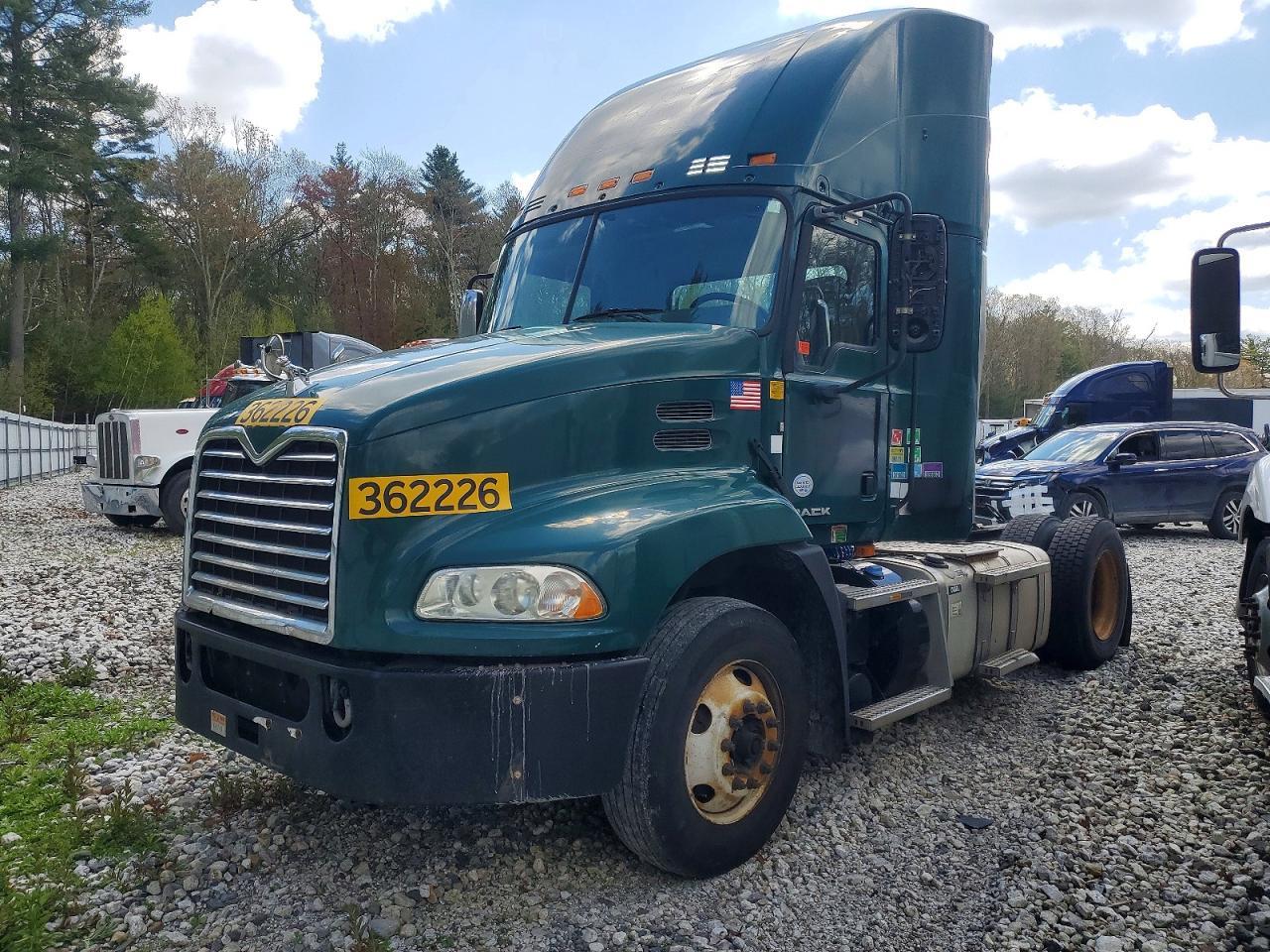 2017 Mack CXU612 Semi Truck