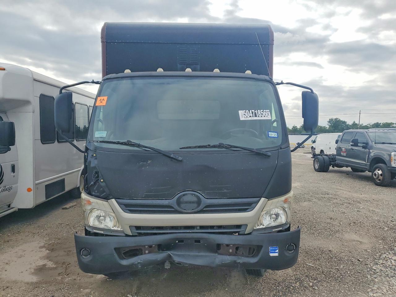 2017 Hino 195 BOX Truck