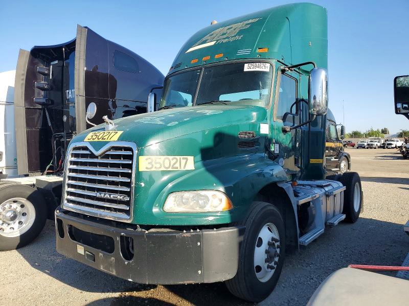 2016 Mack CXU612 Semi Truck