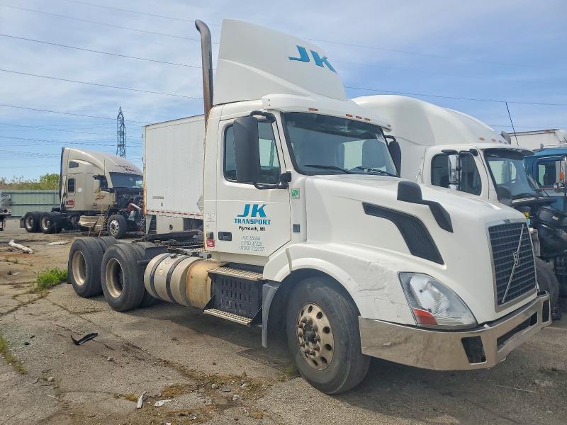 2014 Volv O VNL Semi Truck