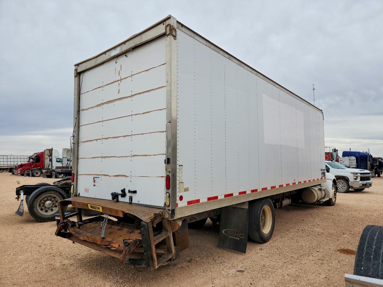2013 Kenworth T330 BOX Truck