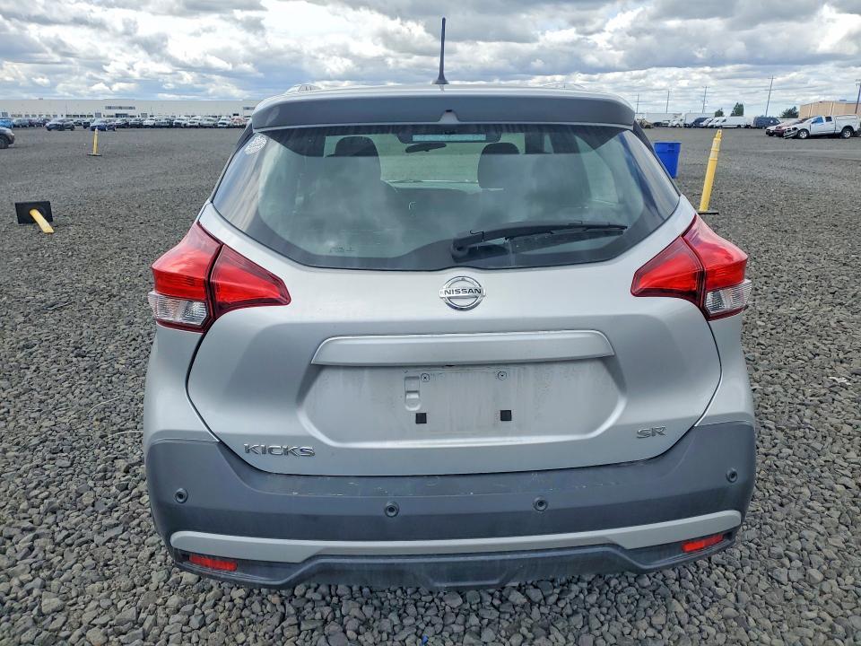2020 Nissan Kicks sr
