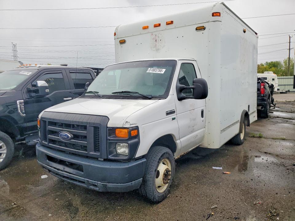 2010 Ford Econoline E350 Super Duty Cutaway Van