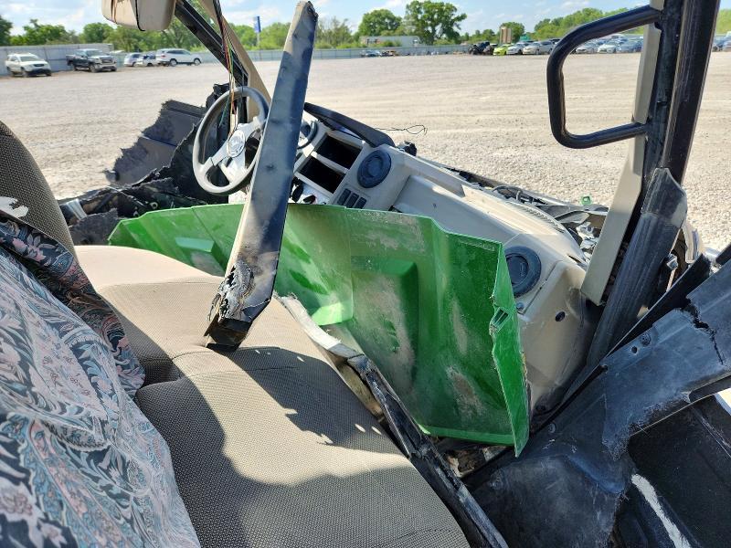 2022 Johndeere 2022 John Deere 835R Utility Vehicle