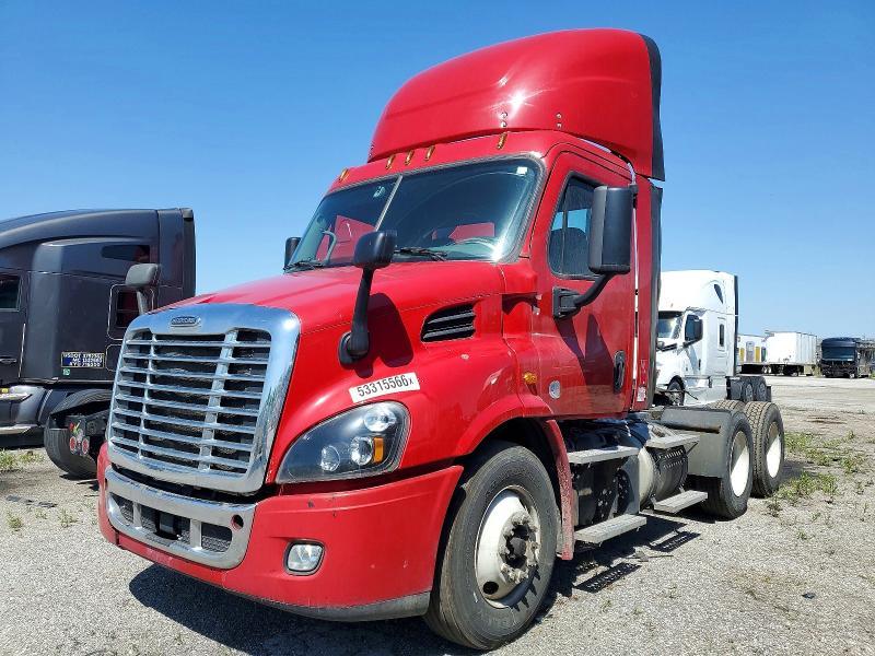 2016 Freigliner 2016 Freightliner Cascadia 113 Semi Truck