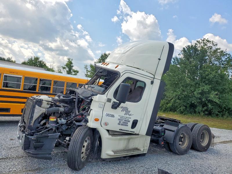 2019 Freightliner 2019 Suzuki Cascadia 125 Semi Truck