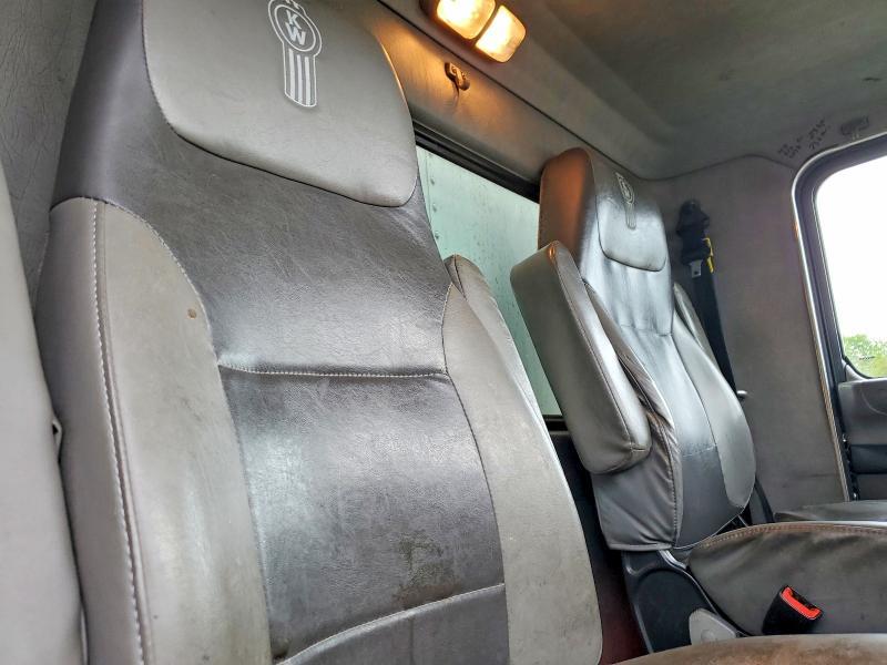 2017 Kenworth T330 BOX Truck