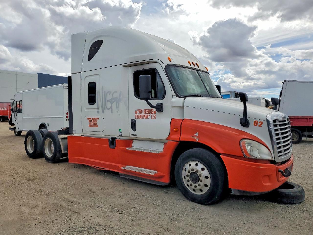 2015 Freigliner 2015 Freightliner Cascadia Semi Truck